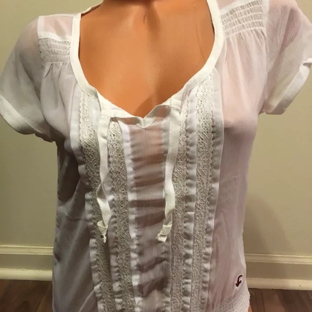 NWOT Hollister Short Sleeve Boho Shirt Size Small White Lace Trim